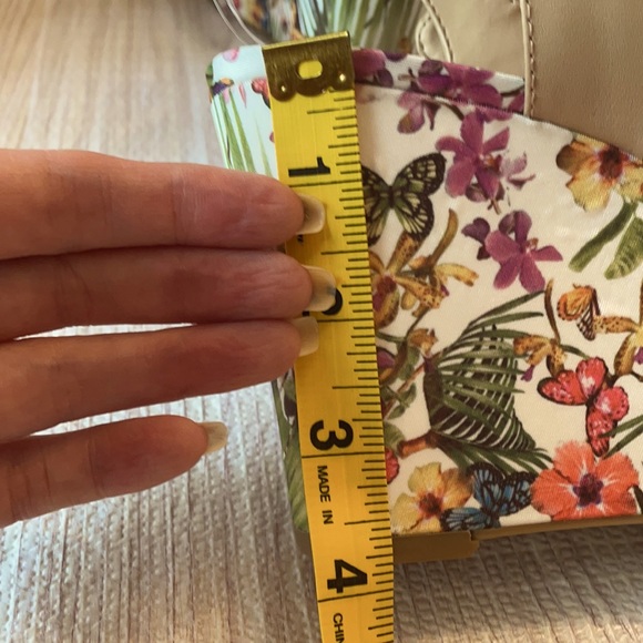 Guess multi flower butterfly ankle strap sandals - Picture 7 of 9